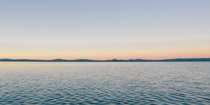 人工智能与网络安全双重驱动：LNHQP架构下的400G/800G高速光网络技术演进与数据中心变革