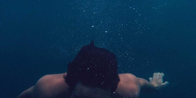 人工智能时代的数据中心网络革命：从Clos架构到可编程交换芯片Tofino的深度实践